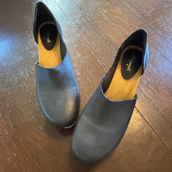 Free People Black Leather Clogs with Tan Wooden Heel - Picture 5 of 10